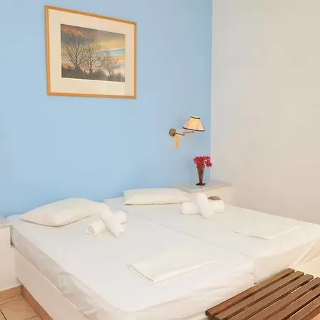 Willy's & 3* Finikas (Syros)