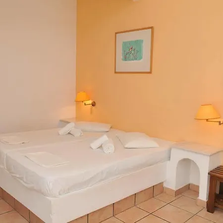 Willy's & 3* Finikas (Syros)